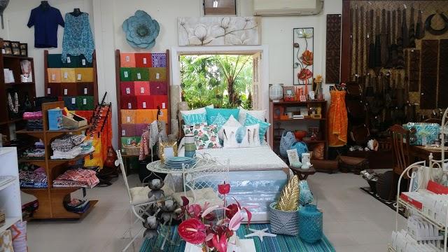 Pacific Jewell Gift Shop & Garden Cafe